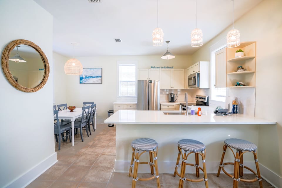breakfast bar and dinning room table. Enough setting for 9 people