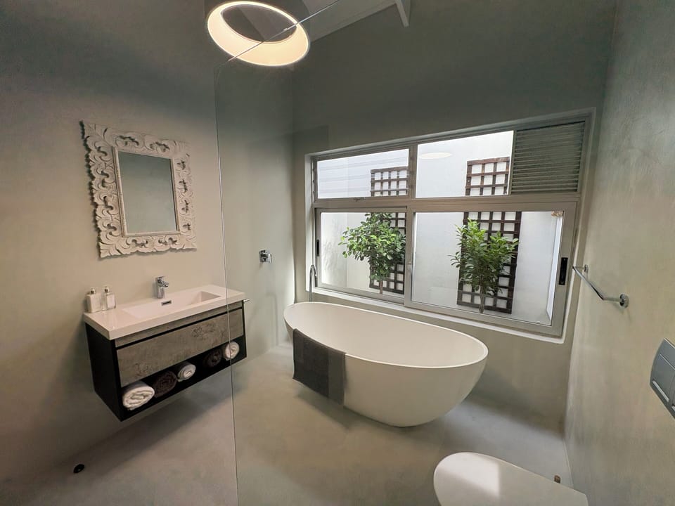 Twin Suite | Bathroom | Separate tub and shower, deep soaking tub, rainfall showerhead