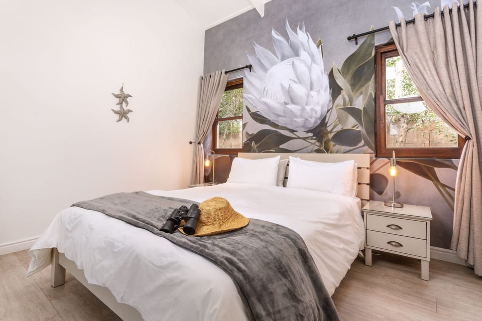 Queen Suite | 1 bedroom, minibar, in-room safe, individually decorated