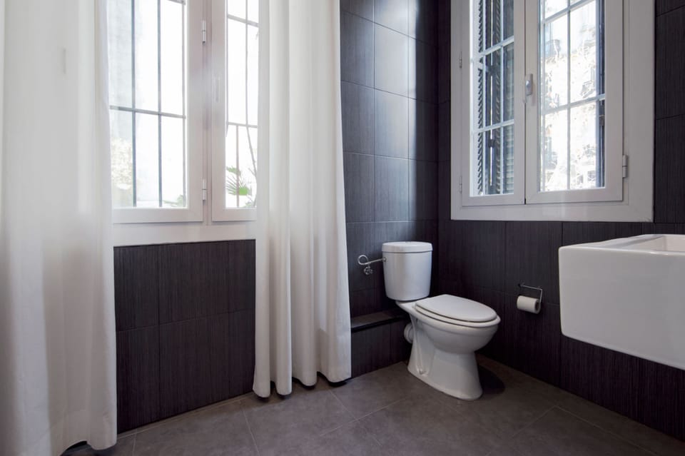 Double Room, Balcony | Bathroom | Shower, hair dryer, towels