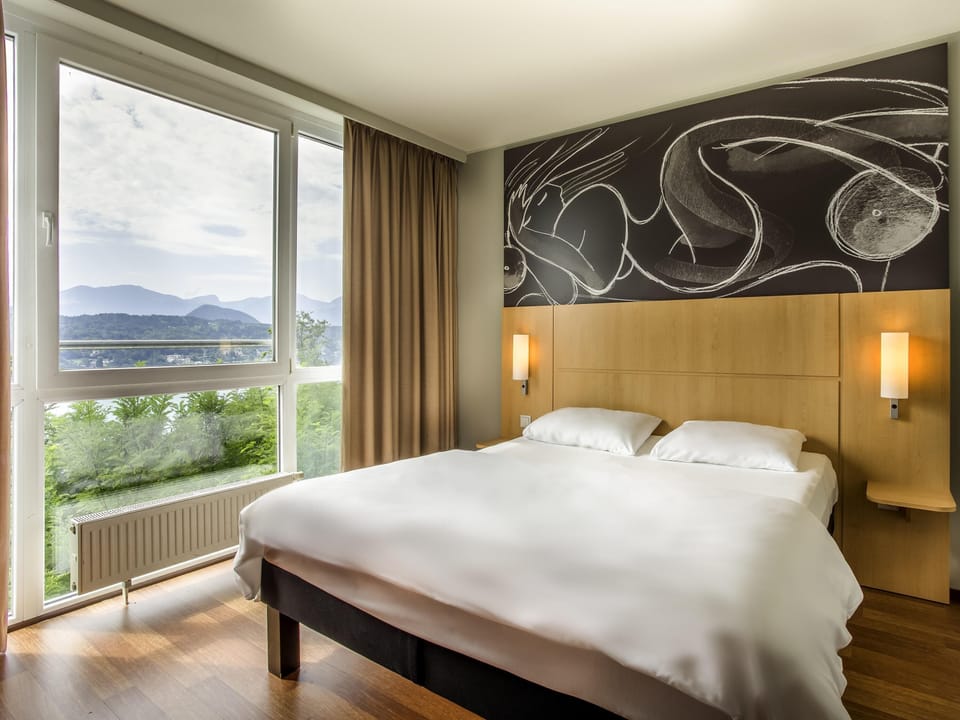 Standard Room, 1 Double Bed, Accessible | Desk, soundproofing, cribs (free), WiFi (free)
