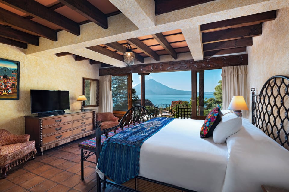 Comfort Room, 1 King Bed, Lake View | Premium bedding, in-room safe, soundproofing, WiFi (free)