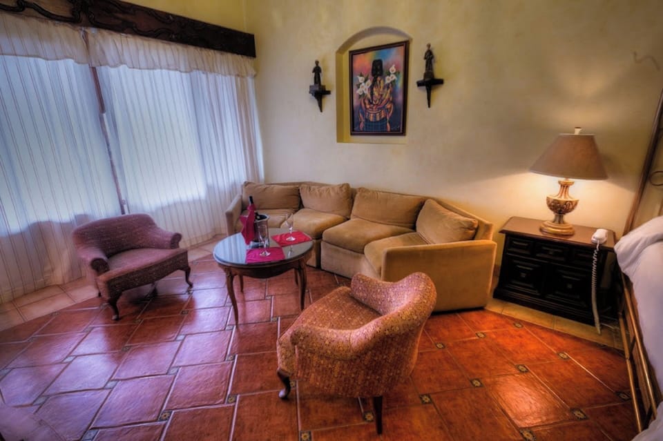 Deluxe Suite, Lake View | Premium bedding, in-room safe, soundproofing, WiFi (free)