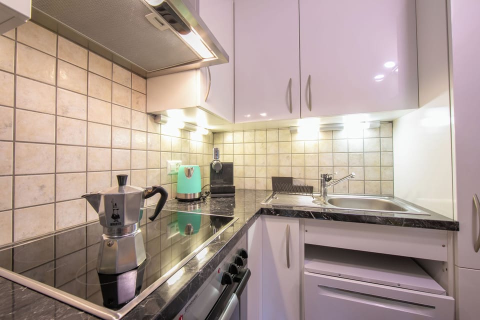 Family Townhome, 2 Bedrooms, Microwave, Beachside (Casa Tamè - Pieds dans l'eau) | Private kitchen | Espresso maker
