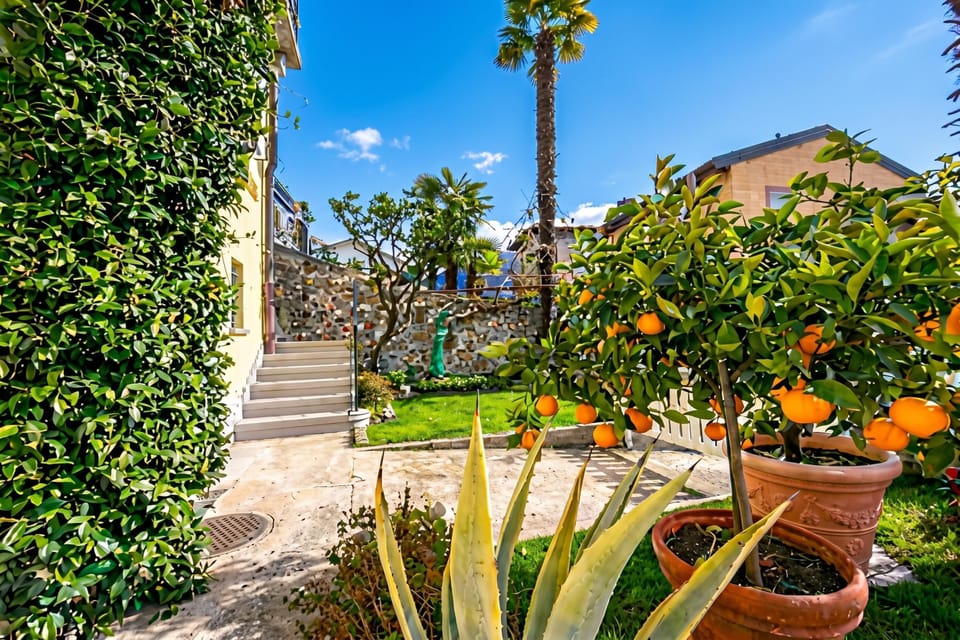 Family Townhome, 2 Bedrooms, Microwave, Beachside (Casa Tamè - Pieds dans l'eau) | Property grounds