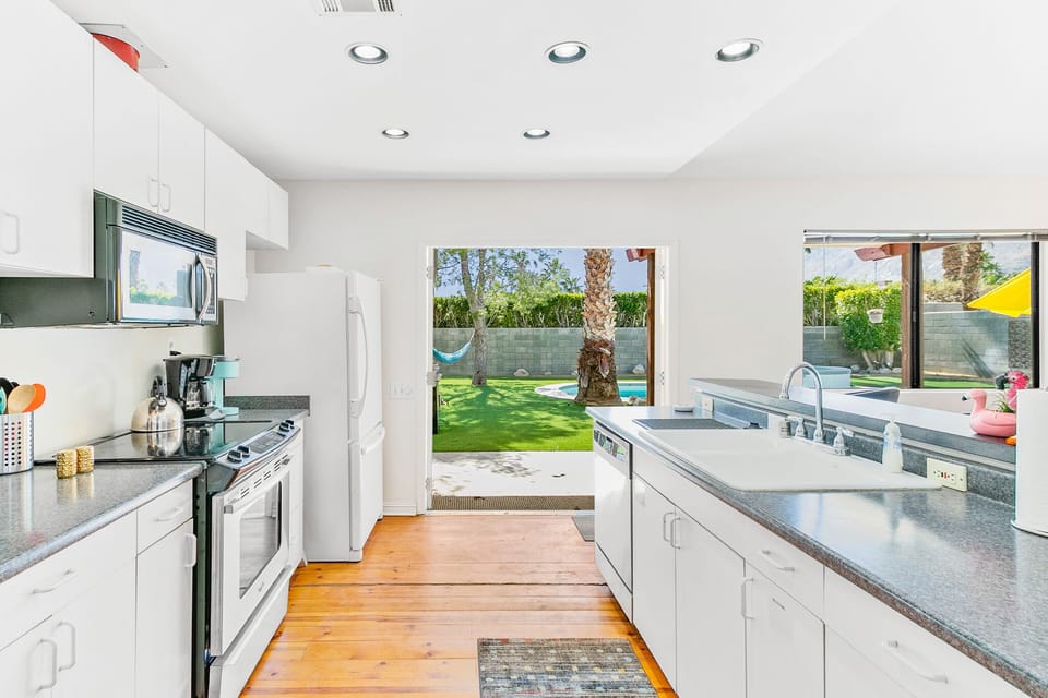 K0653 - Kitchen to Backyard