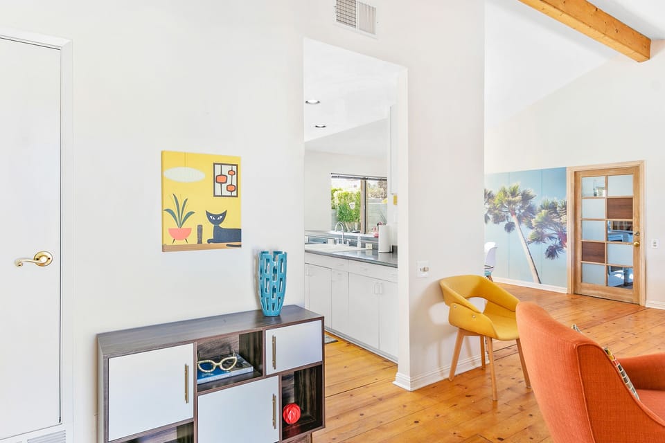 K0653 - Living Area into Kitchen