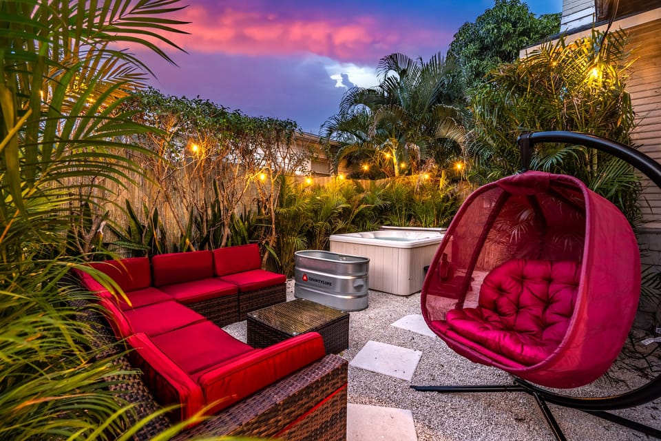 Enjoy your own Tropical Outdoor Oasis!