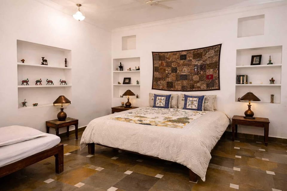 Super Deluxe | WiFi (free), individually decorated, individually furnished, bed sheets