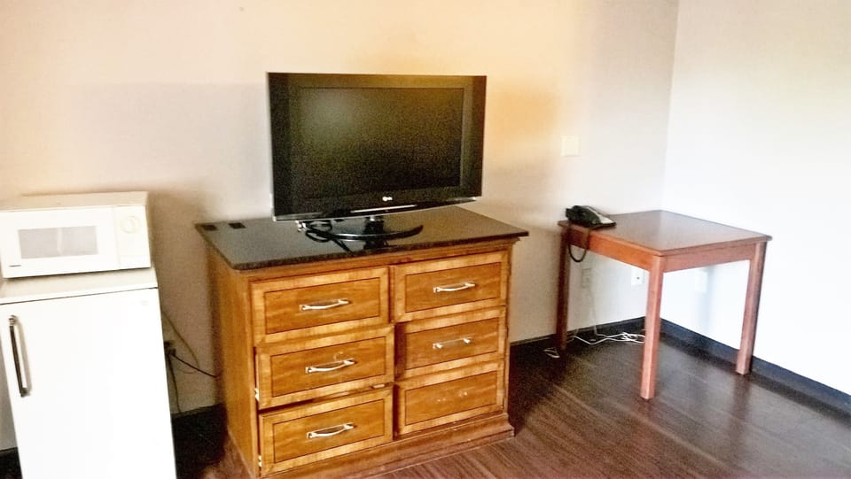 Standard Room | Mini-refrigerator