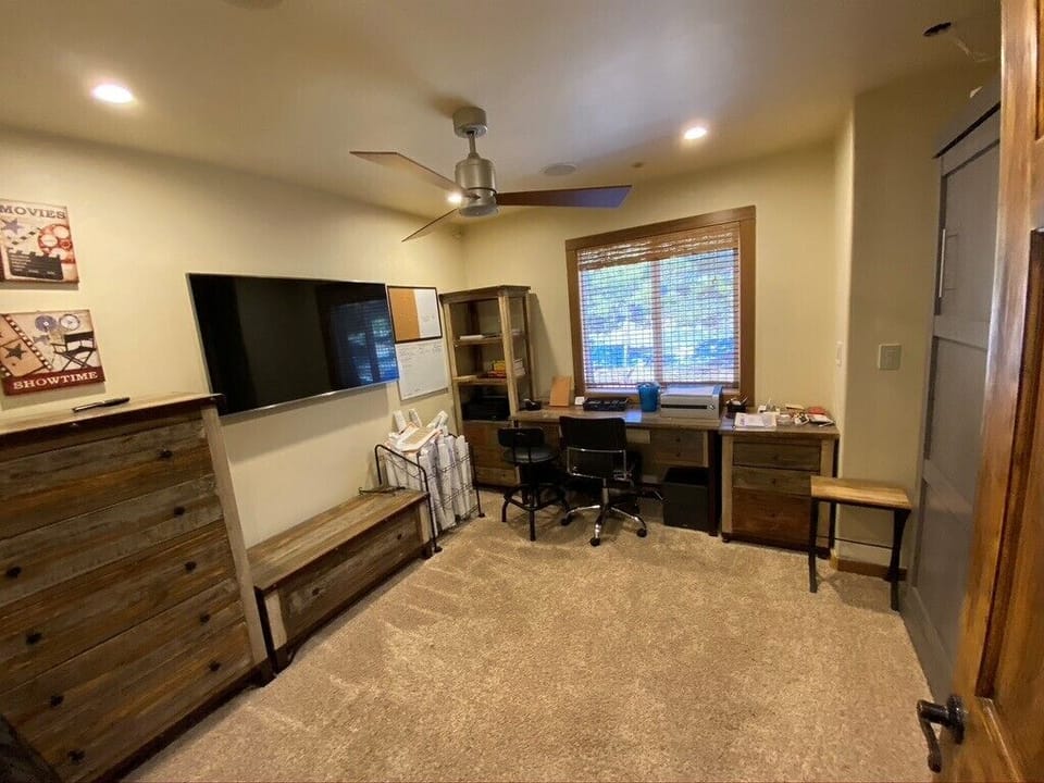 office/ murphy queen bed