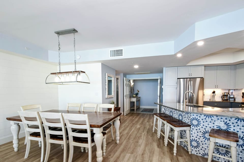 Silver Shells St. Maarten 1102 - Dining and Breakfast Bar Area