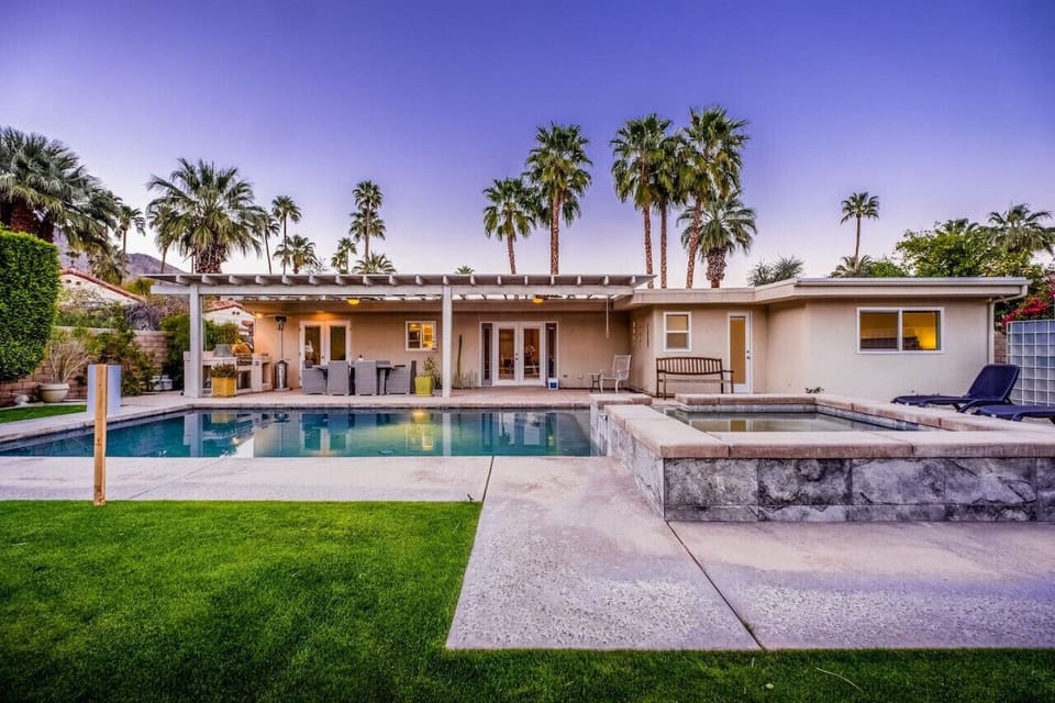 Private backyard with spectacular views, pool/spa, outdoor shower, BBQ area and greenbelt area.