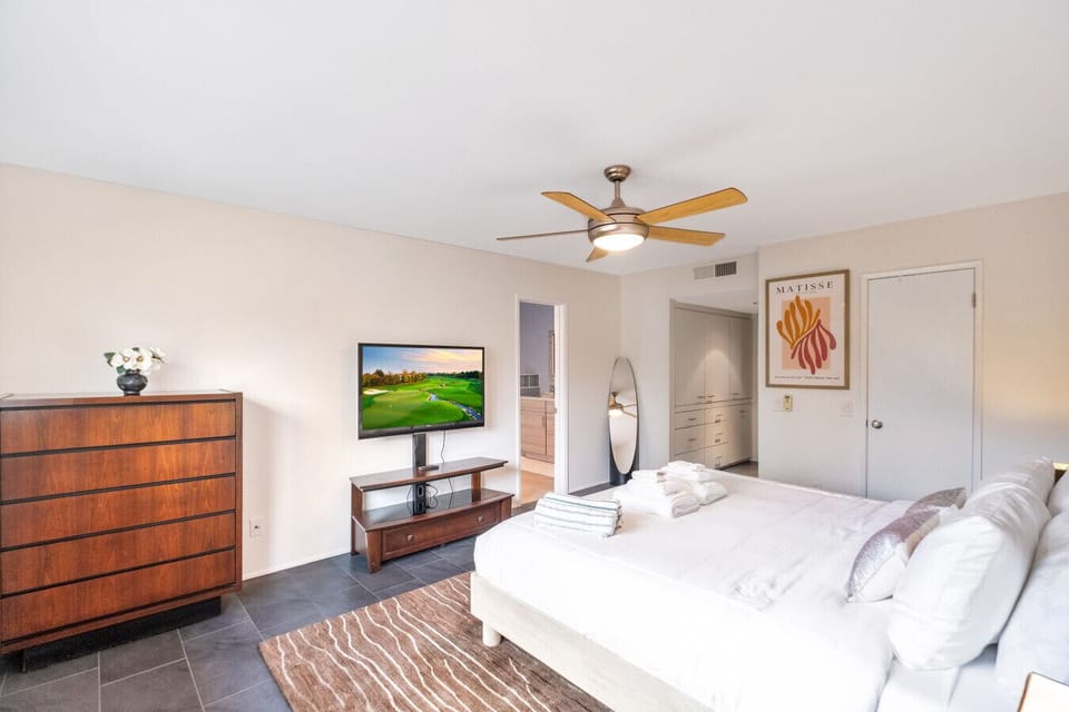 Master Bedroom with King bed, Smart TV and ensuite bathroom