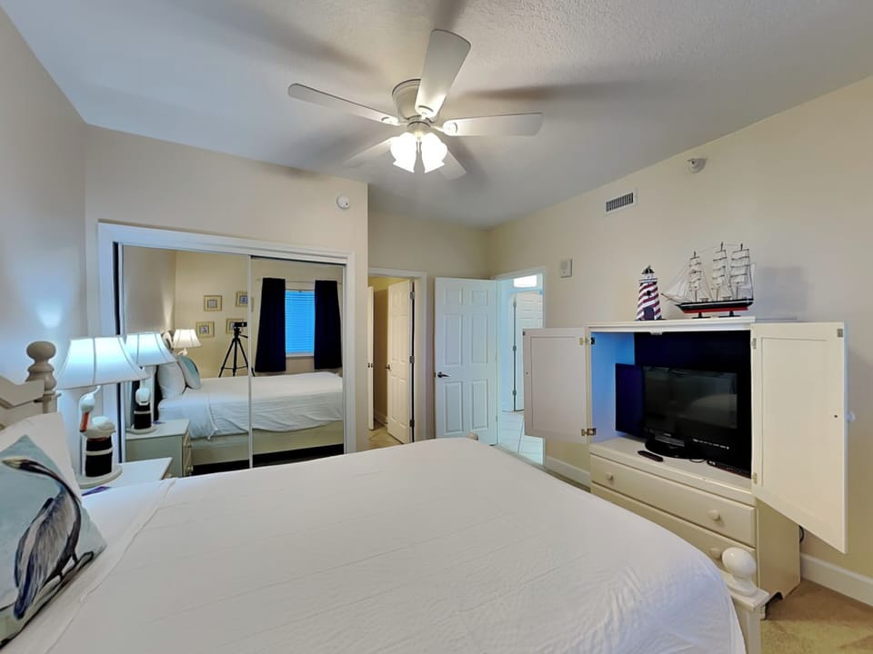 Second Bedroom - En Suite Full Bathroom