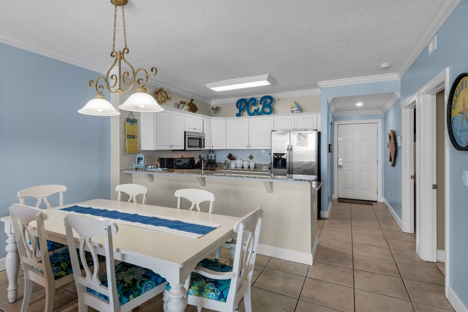 Dining to Kitchen