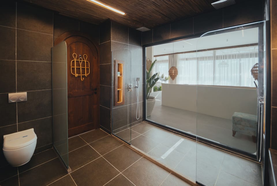 Venus Suite (Sea View) | Bathroom | Eco-friendly toiletries, hair dryer, slippers, towels