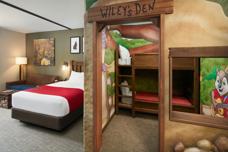 Suite (Wolf Den) | In-room safe, iron/ironing board, free cribs/infant beds, bed sheets