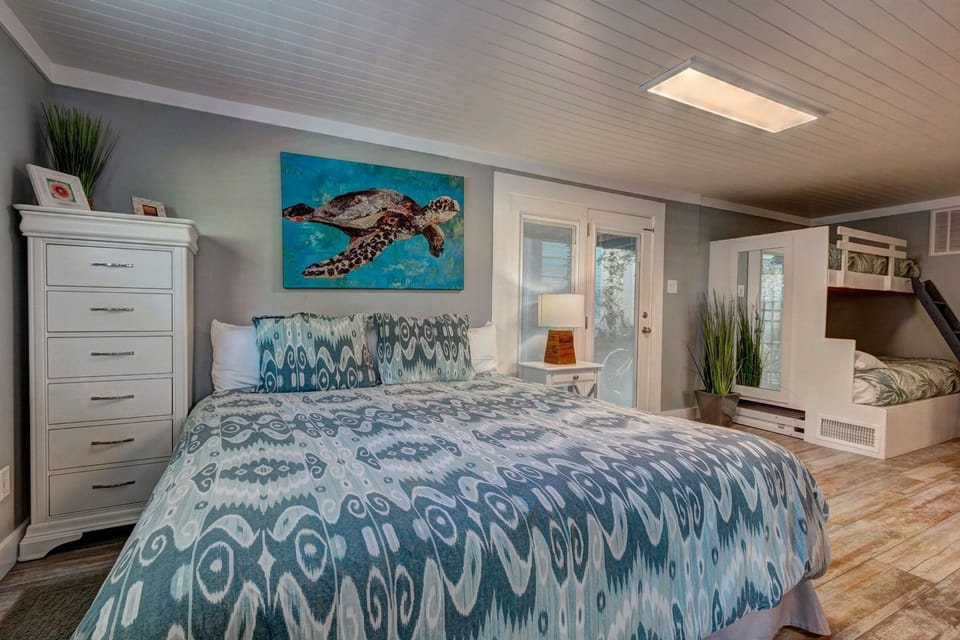 Multi-Purpose Room King Bed toward Bunks