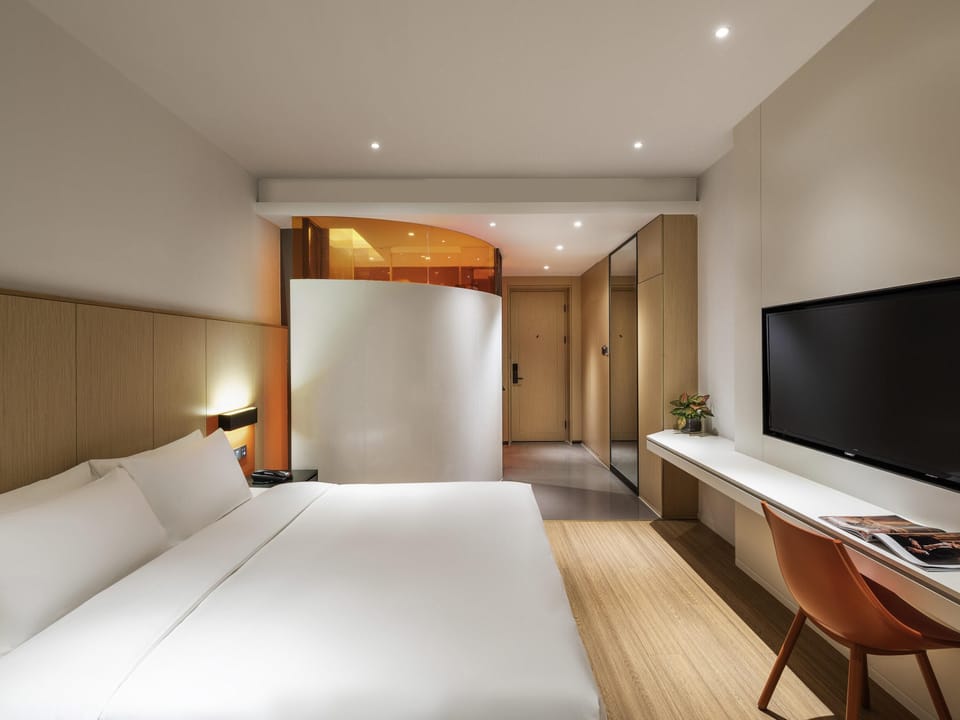 Standard Room, 1 King Bed | Down comforters, minibar, soundproofing, free WiFi