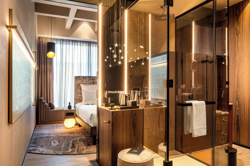 Superior Room, 1 King Bed | Bathroom | Eco-friendly toiletries, hair dryer, bathrobes, slippers