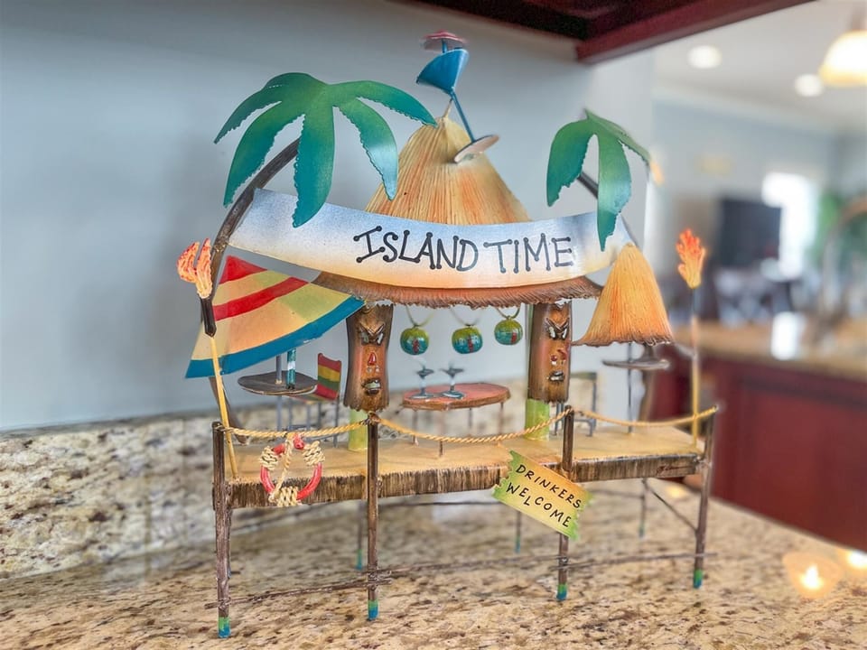 Pet Friendly IOP Beach House Private Pool and Golf Cart!!! (635)