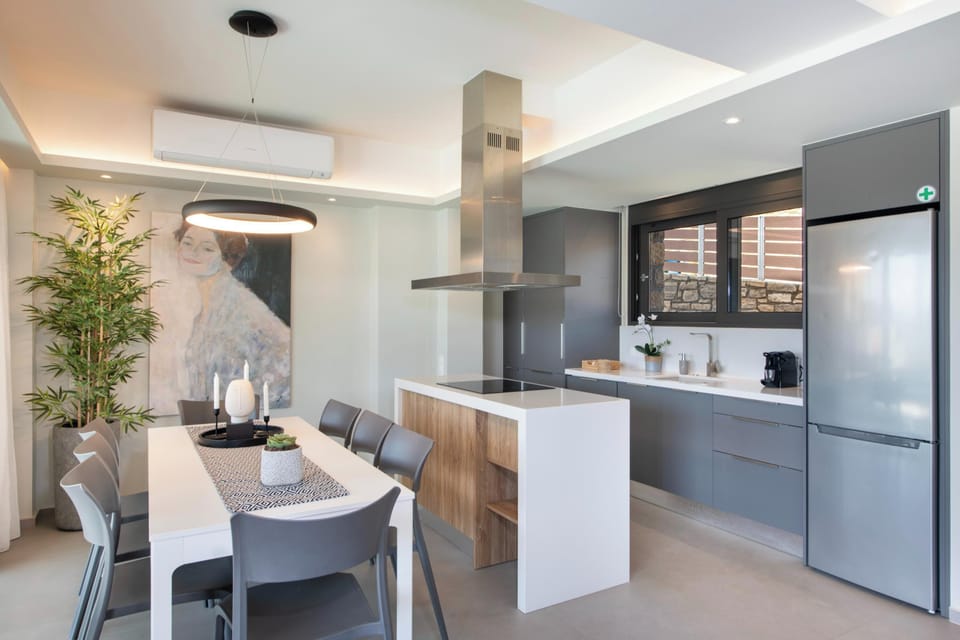 Fully equipped kitchen & dining area for up to 8 guests