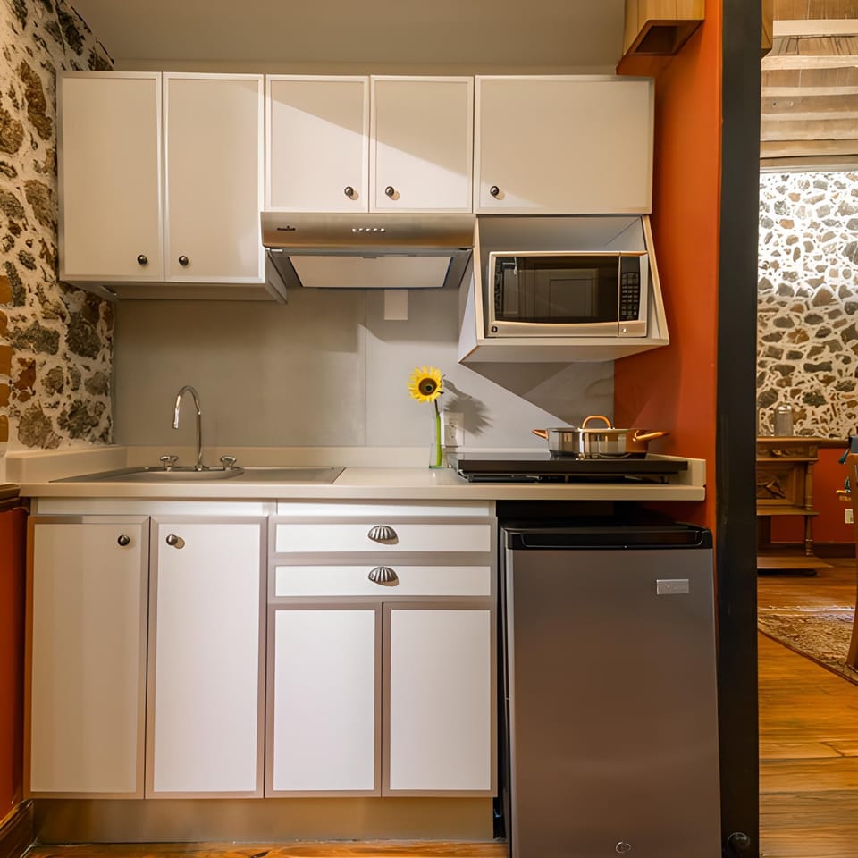 EACH SUITE HAS ITS OWN. SUITE 2