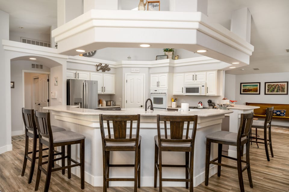 Amazing wrap around eat-in bar seats 8