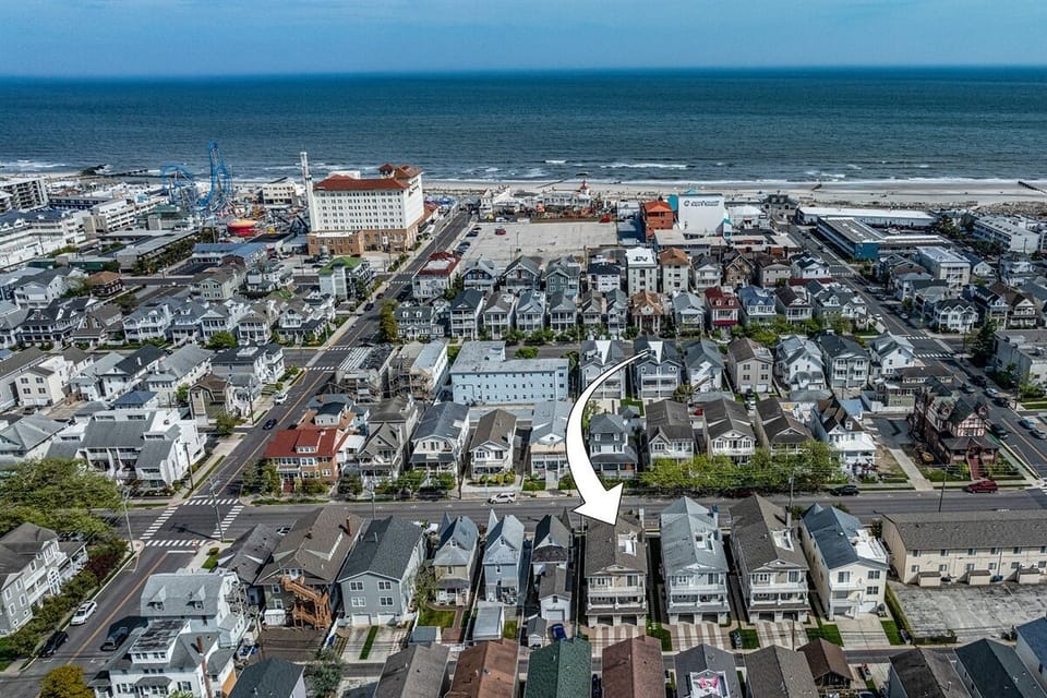 Proximity to the beach and boardwalk
