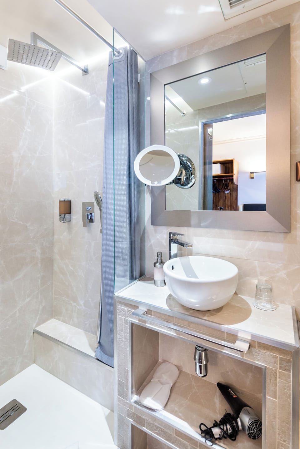 Single Room | Premium bedding, minibar, in-room safe, blackout drapes
