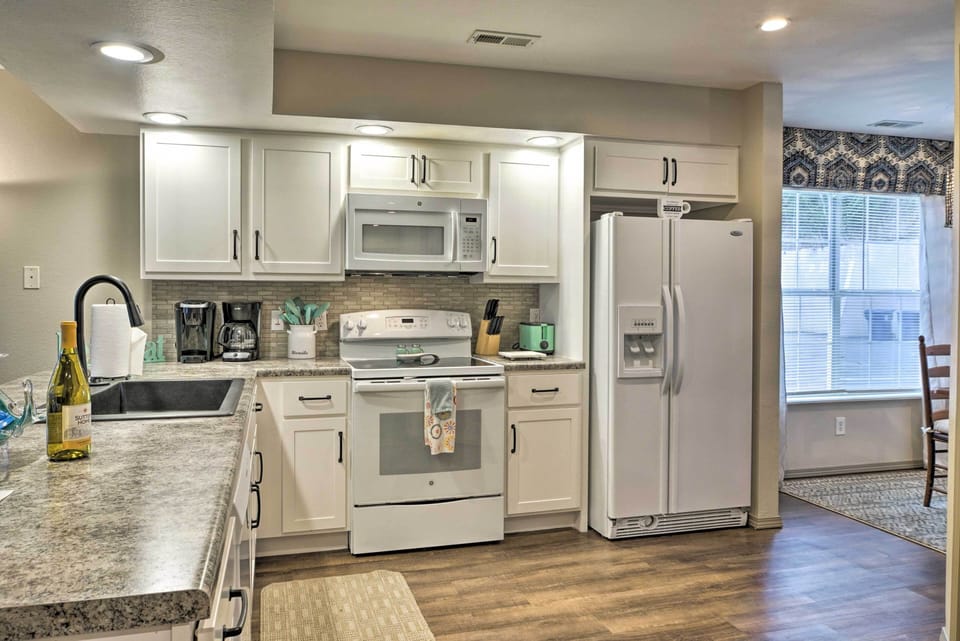 Kitchen | Drip & Keurig Coffee Makers | Full Knife Set | Toaster