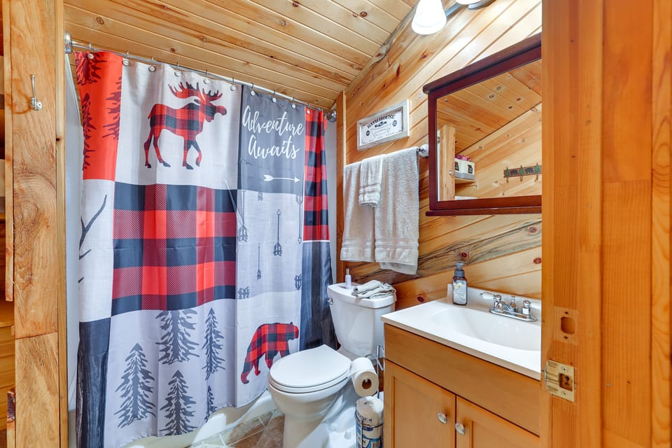 Full Bathroom | Linens & Towels Provided