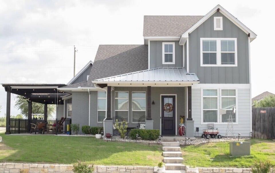 Front view 
Ask me how to get a free night this summer!