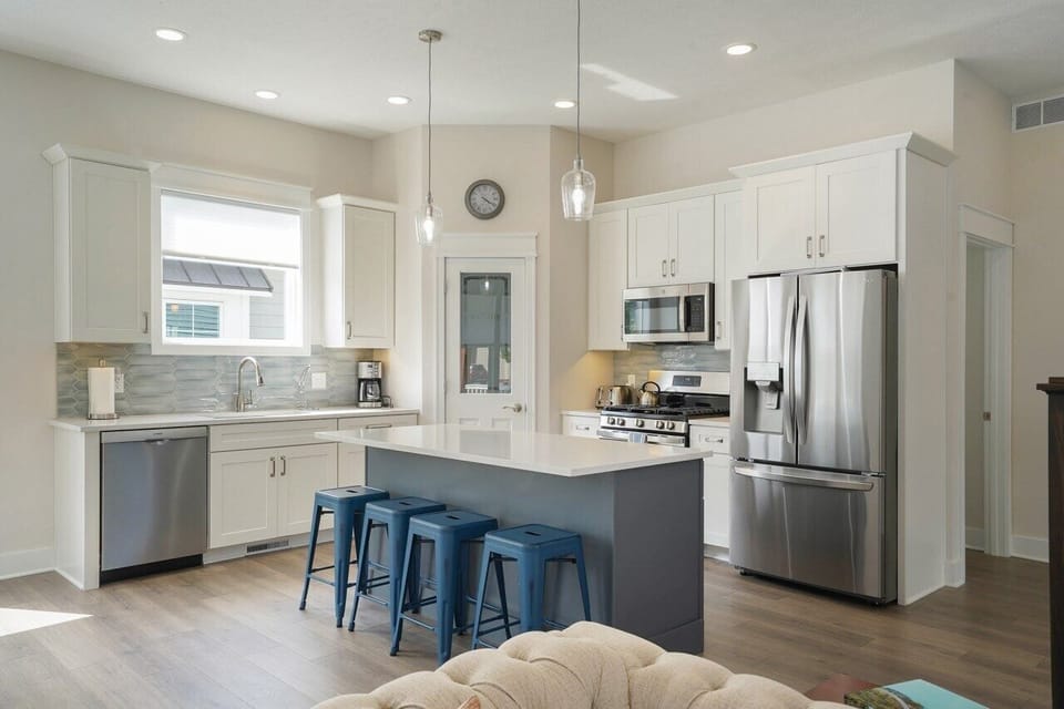 Kitchen - all new appliances & large, walk-in pantry.