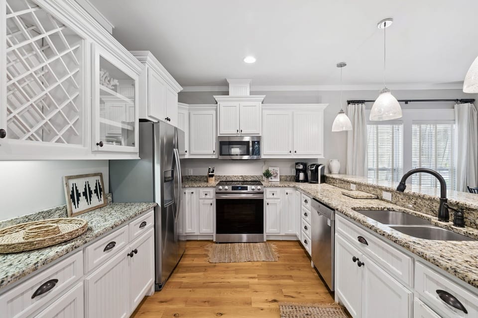 Spacious Chef's Kitchen with Ample Counter Space