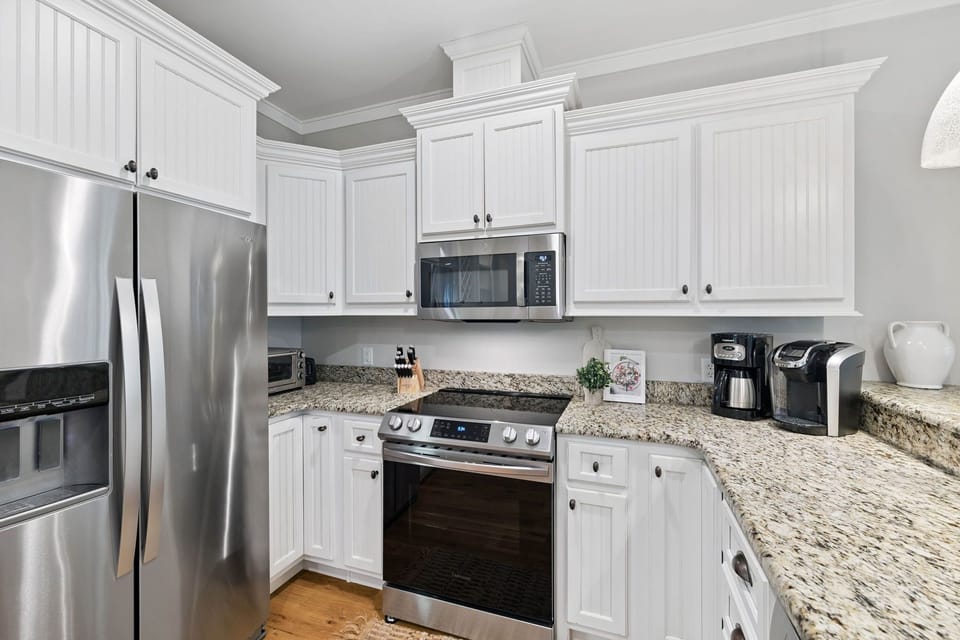 Fully Equipped with Stainless Steel Appliances