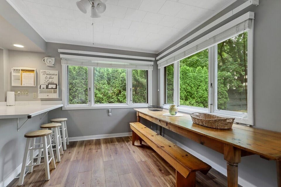 Kitchen & pull out table w/benches