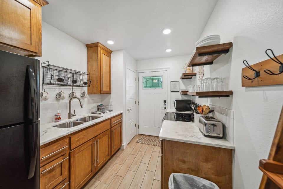 Full kitchen