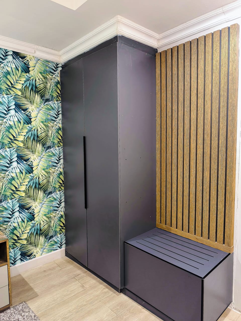Combined shower/tub, deep soaking tub, eco-friendly toiletries, towels