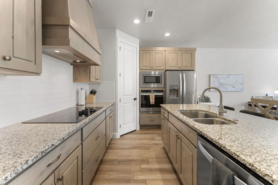 Townhome, 4 Bedrooms | Private kitchen | Fridge, oven, coffee/tea maker, toaster