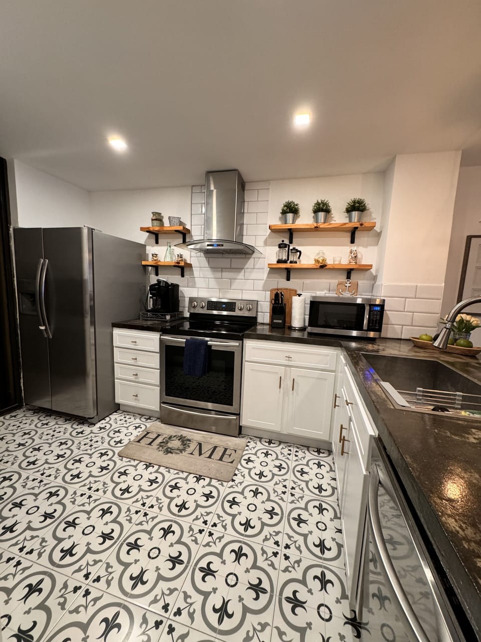 Updated and well equipped kitchen with new appliances.