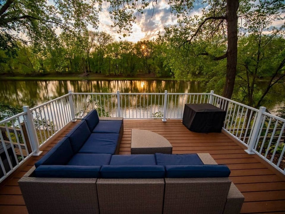 Come and Enjoy Riverview - A Relaxing Retreat on the Mississippi!