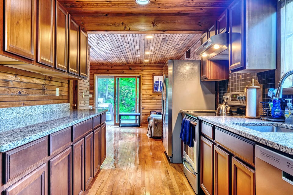 granite countertops, fully stocked kitchen