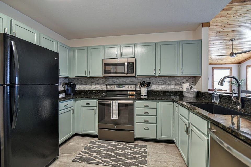 Full kitchen!  All utensils and cooking supplies are provided