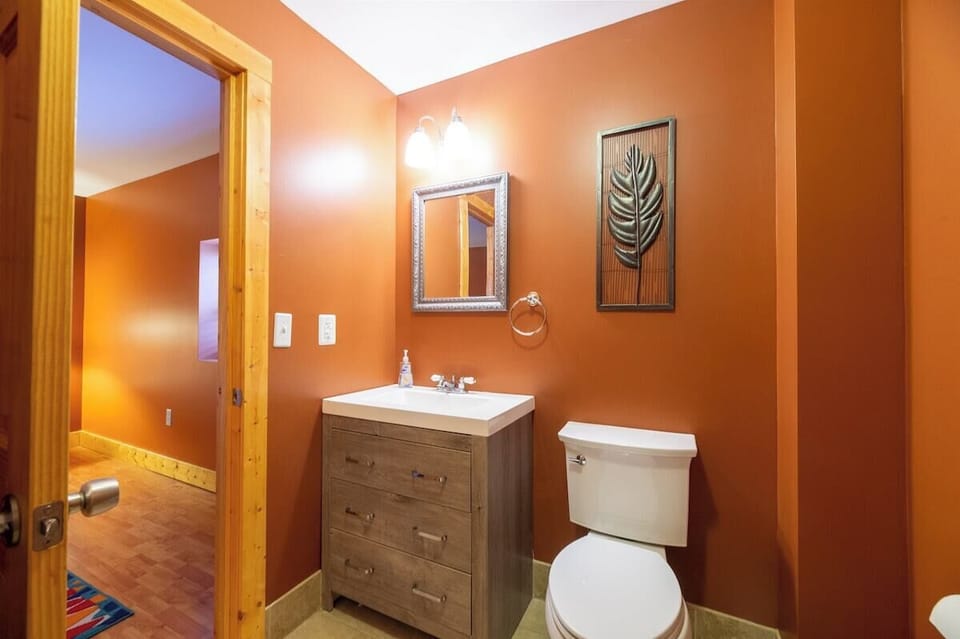 Full bathroom connected to the master bedroom