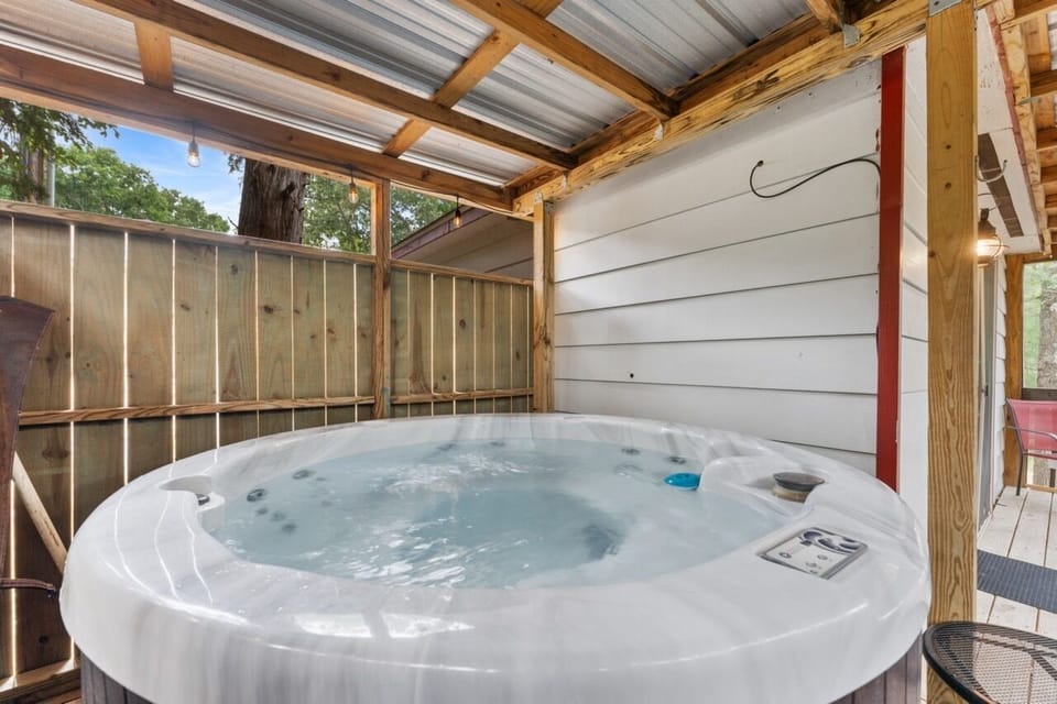 Indoor spa tub
