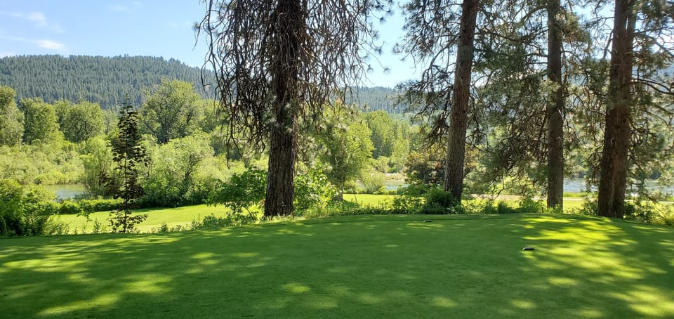 Picture of golf course and view of Wenatchee River.