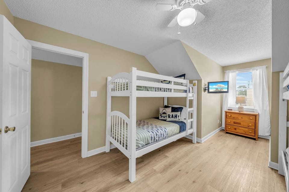 Upstairs bunkroom