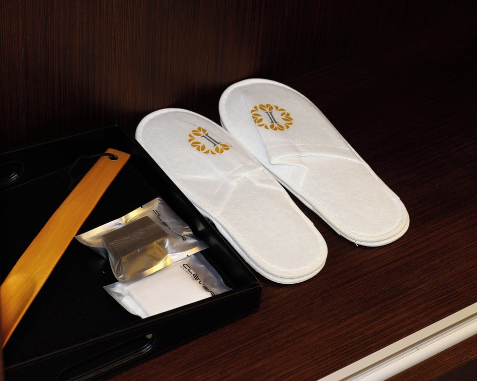 Deluxe Room | Minibar, in-room safe, desk, blackout drapes